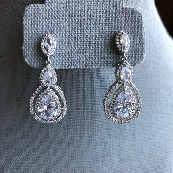 Water Drop Shaped Drop Earrings Simulated Diamonds White Gold Plated - Picture 5 of 5